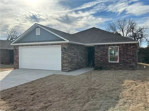 8020 Melody Ln, Fort Smith, AR 72916