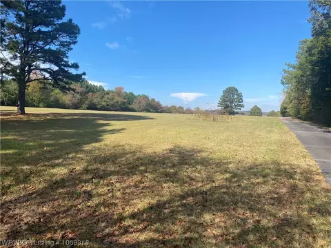 2711 Commercial St, Ozark, AR 72949