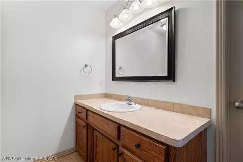 Bath - 317 Skagway Ln, Barling, AR 72923 photo 4 of 10