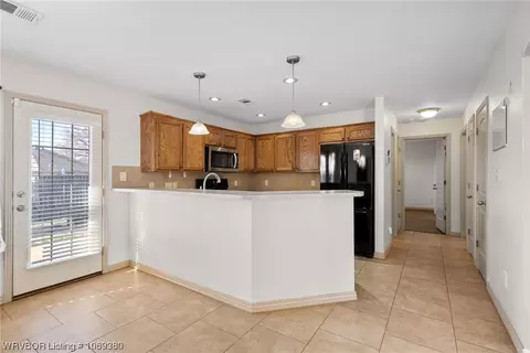 Kitchen - 317 Skagway Ln, Barling, AR 72923 photo 2 of 7