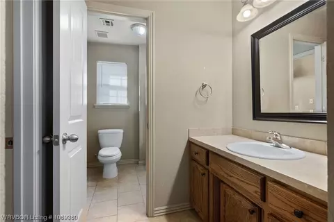 Bath - 317 Skagway Ln, Barling, AR 72923 photo 9 of 10