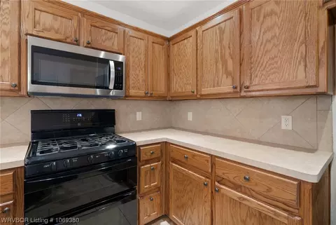 Kitchen - 317 Skagway Ln, Barling, AR 72923 photo 5 of 7