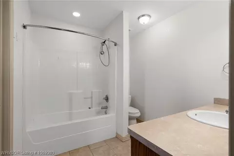 Bath - 317 Skagway Ln, Barling, AR 72923 photo 5 of 10