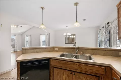 Kitchen - 317 Skagway Ln, Barling, AR 72923 photo 6 of 7