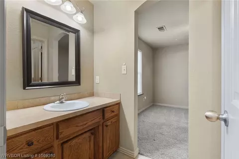 Bath - 317 Skagway Ln, Barling, AR 72923 photo 8 of 10