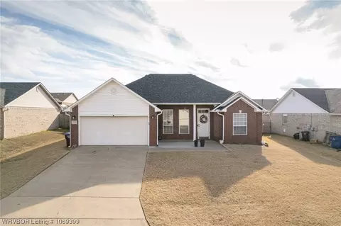400 Bordeaux Cir, Fort Smith, AR 72908