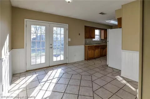 2401 Pine Ln, Barling, AR 72923 photo 5