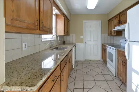 2401 Pine Ln, Barling, AR 72923 photo 6