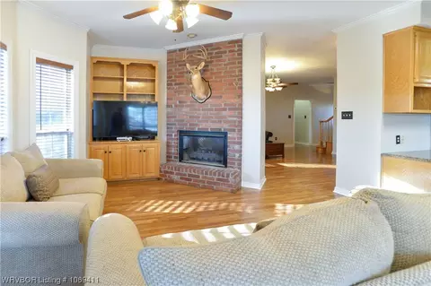 Living - 2411 L St, Barling, AR 72923 photo 4 of 5
