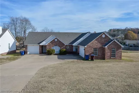6907-6909 Black Gum Cir, Fort Smith, AR 72908