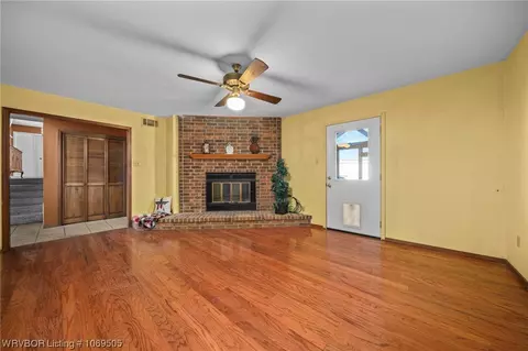 Living - 8707 Jackson St, Fort Smith, AR 72903 photo 2 of 2