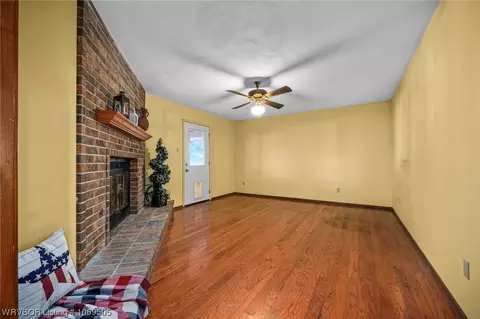 Living - 8707 Jackson St, Fort Smith, AR 72903 photo 1 of 2