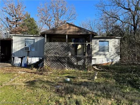 8610 Southshore Dr, Hackett, AR 72937