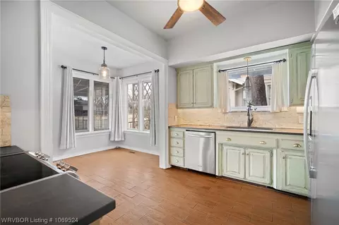 Kitchen - 2814 Reeder St, Fort Smith, AR 72901 photo 2 of 3