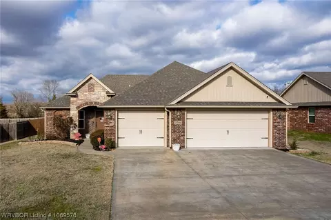 2704 Carly Dr, Lavaca, AR 72941