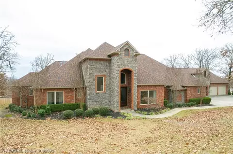 1301 River Overlook Loop, Van Buren, AR 72956