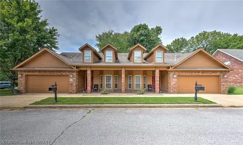 519 S Pierremont Dr, Fayetteville, AR 72701