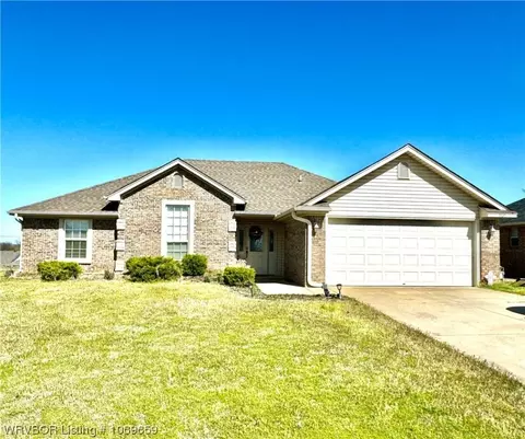 Exterior - 607 Windbrook Ct, Fort Smith, AR 72908 photo 4 of 7