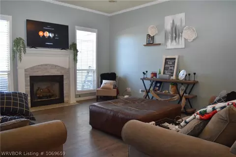 Living - 607 Windbrook Ct, Fort Smith, AR 72908 photo 3 of 9