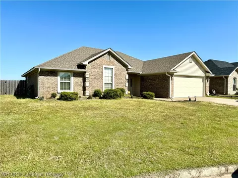 Exterior - 607 Windbrook Ct, Fort Smith, AR 72908 photo 3 of 7