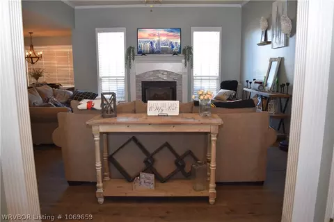Living - 607 Windbrook Ct, Fort Smith, AR 72908 photo 8 of 9