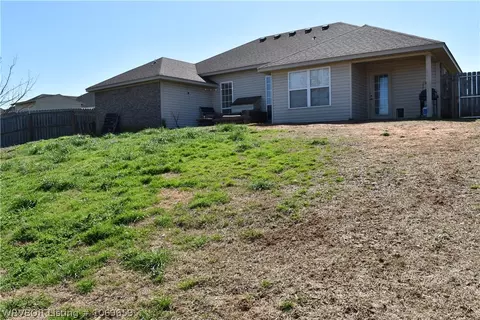Exterior - 607 Windbrook Ct, Fort Smith, AR 72908 photo 5 of 7