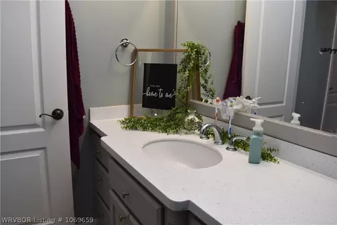 Bath - 607 Windbrook Ct, Fort Smith, AR 72908 photo 2 of 5