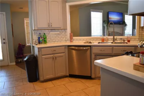 Kitchen - 607 Windbrook Ct, Fort Smith, AR 72908 photo 1 of 4