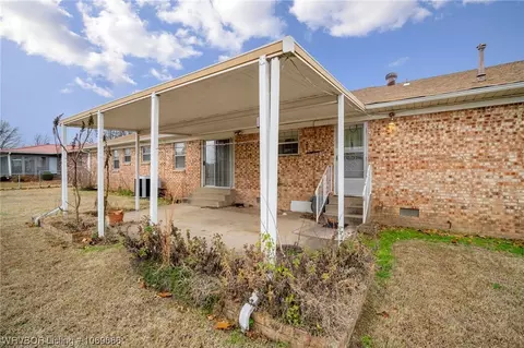 Exterior - 7701 Southridge Dr, Fort Smith, AR 72908 photo 6 of 11