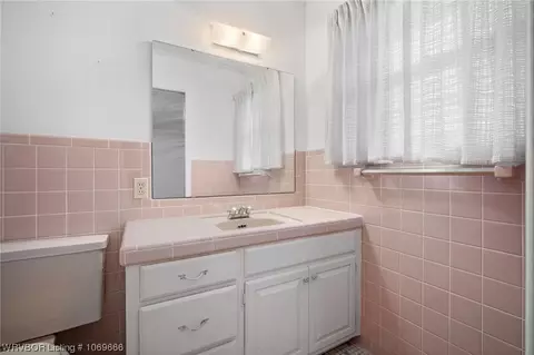 Bath - 7701 Southridge Dr, Fort Smith, AR 72908 photo 1 of 5