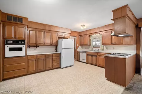 Kitchen - 7701 Southridge Dr, Fort Smith, AR 72908 photo 1 of 6