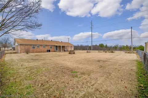 Exterior - 7701 Southridge Dr, Fort Smith, AR 72908 photo 8 of 11