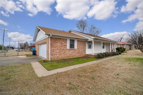 7701 Southridge Dr, Fort Smith, AR 72908