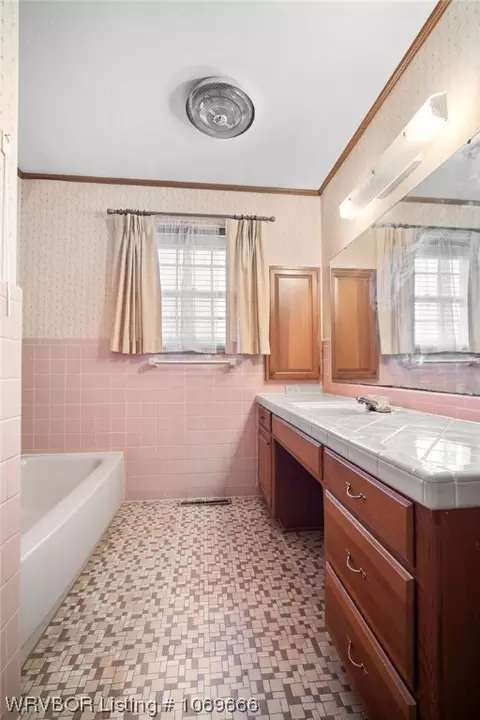Bath - 7701 Southridge Dr, Fort Smith, AR 72908 photo 4 of 5