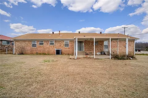 Exterior - 7701 Southridge Dr, Fort Smith, AR 72908 photo 5 of 11
