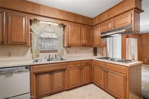 Kitchen - 7701 Southridge Dr, Fort Smith, AR 72908 photo 3 of 6