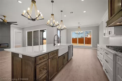 Kitchen - 809 Eagle Trace Cir, Alma, AR 72921 photo 3 of 5