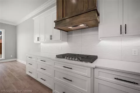 Kitchen - 809 Eagle Trace Cir, Alma, AR 72921 photo 4 of 5