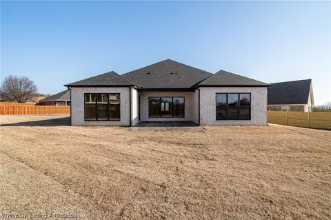 Exterior - 809 Eagle Trace Cir, Alma, AR 72921 photo 5 of 7