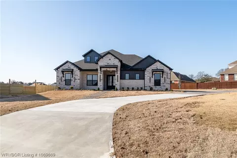 Exterior - 809 Eagle Trace Cir, Alma, AR 72921 photo 4 of 7