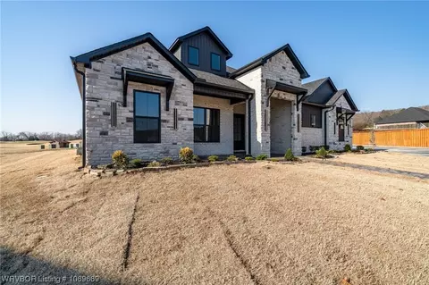 Exterior - 809 Eagle Trace Cir, Alma, AR 72921 photo 2 of 7