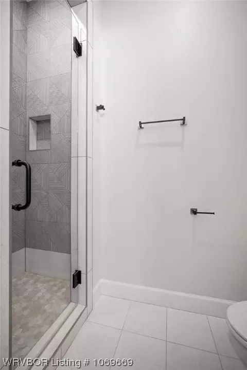 Bath - 809 Eagle Trace Cir, Alma, AR 72921 photo 6 of 8