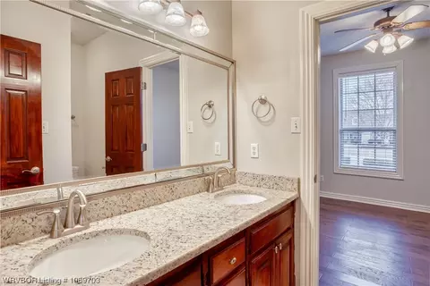 Bath - 11212 Northfield Ct, Fort Smith, AR 72916 photo 6 of 7