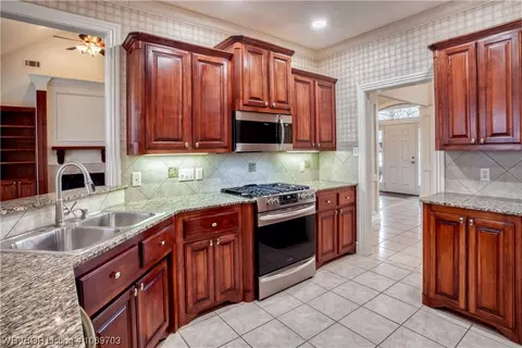 Kitchen - 11212 Northfield Ct, Fort Smith, AR 72916 photo 4 of 6