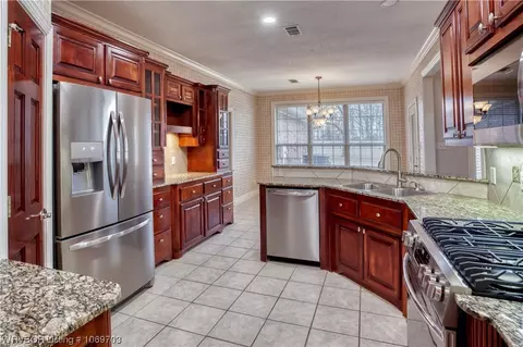 Kitchen - 11212 Northfield Ct, Fort Smith, AR 72916 photo 5 of 6