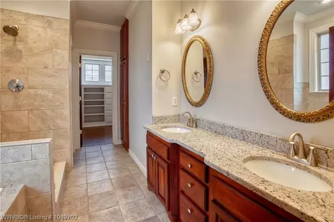 Bath - 11212 Northfield Ct, Fort Smith, AR 72916 photo 2 of 7