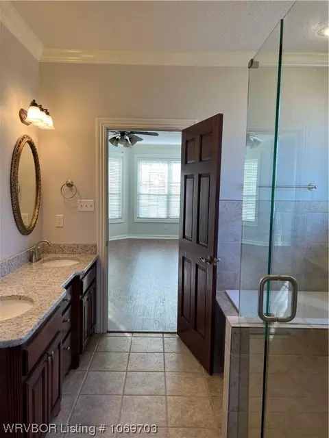 Bath - 11212 Northfield Ct, Fort Smith, AR 72916 photo 5 of 7