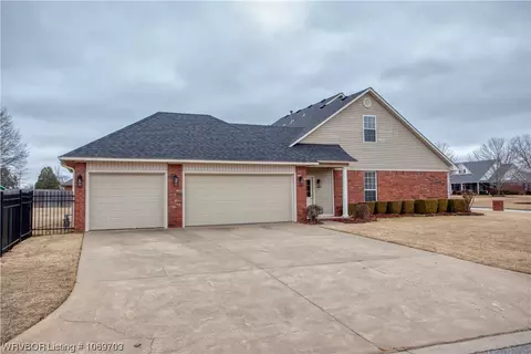 Exterior - 11212 Northfield Ct, Fort Smith, AR 72916 photo 7 of 16