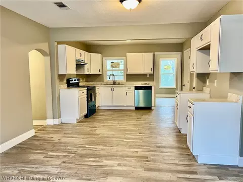 Kitchen - 3625 Presley Ave, Fort Smith, AR 72903 photo 1 of 6