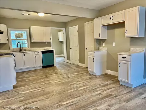 Kitchen - 3625 Presley Ave, Fort Smith, AR 72903 photo 2 of 6